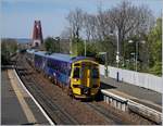 Zwei Class 158 Dieseltriebzüge mit dem 158 721 an der Spitze erreichen Dalmeny. Im Hintergrund die Forth Bridge.
3. Mai 2017