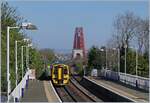 Unter all den vielen Brücke, darf natürlich eine der eindrücklichsten Brücken nicht fehlen: die Forth Bridge, die hier von der Station Dalmeny im Hintergrund andeutungsweise zu