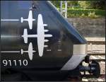 In Deutschland zum Glck unvorstellbar: grafisches Symbol einer Bomberformation aus dem II. Weltkrieg an der Lok des High Speed-Trains nach London. Edinburgh, 14.7.2013