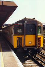 Connex South Eastern (UIC-Kürzel CSE, 1997-2004) 42 3560 am 07.April 2002 in der London Bridge Station. (Fotoscan)