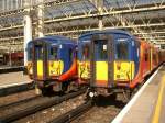 Zweimal Class 455 der South Western Trains in London Waterloo.