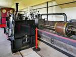 Dampflok  Pendyffryn  im Brecon Mountain Railway Steam Museum in Pontsticill, Wales, 15.9.2016

Diese 0-4-0 Dampflok mit Stehkessel wurde 1894 von De Winton % Co in Caernarfon für den örtlichen Pen-Yr-Orsedd Schiefersteinbruch gebaut. Sie wurde 1965 von der Brecon Mountain Railway gekauft und erst mal untergestellt. Bis 2012 wurde sie komplett restauriert und bekam u.a. einen neuen Kessel.