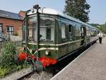 Triebwagen M79900, ein British Rail Derby Lightweight, im Bahnhof Lydney Town der Dean Forest Railway, 14.9.2016