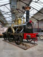 Replika der Dampflok  NORTH STAR  der GWR Star Class. Sie lief auf 2140 mm Breitspur. Das Original wurde 1837 gebaut, der Nachbau 1923.

STEAM - Museum of the Great Western Railway, Swindon, 13.9.2016