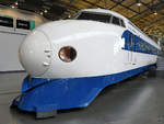 Dieser japanische Shinkansen, Baureihe 0 wurde 1976 gebaut und im Jahr 2000 ausgemustert. (National Railway Museum York, Mai 2019)