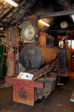 In der Fahrzeughalle der West Lancashire Light Railway stand am 02.05.2108 die CHEETAL, im noch nicht aufgearbeiteten Zustand. Sie wurde 1923, mit der Fabr.-Nr. 15991, bei John Fowler & Sons in Leeds gebaut und an Karachi Port Trust in Indien geliefert. Noch 1981 war sie dort bei einer Zuckerfirma im Einsatz.