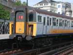 Triebzug der Southern Region mit den von aussen zu ffnenden  Schletztren  in London Charring Cross (13.08.2001)