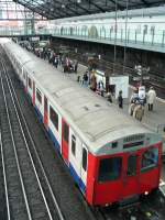 London Underground - Fahrzeug 7539 der District Line, hier am 10.4.2012 in Earls Court.