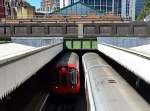 Immer wieder tauchen die Züge der London Underground in der City kurz aus dem Tunnel auf - wie hier in der Station  Edgeware Road .