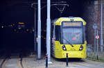 Tram 3015 (Bombardier M5000) von Manchester Metrolink im Tunnel unter Manchester Piccadilly Station.