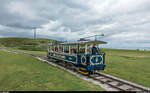 Wagen 6 des Great Orme Tramway erreicht am 14. August 2017 vom Gipfel her kommend die Mittelstation, wo für die Weiterfahrt nach Llandudno umgestiegen werden muss. Im Hintergrund ist eine Stütze der Llandudno Cable Car zu sehen, die ebenfalls Llandudno mit dem Great Orme verbindet. An diesem Tag war die Seilbahn jedoch wegen zu starkem Wind ausser Betrieb.