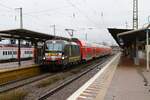 Beacon Rail Siemens Vectron 193 861-2 mit RE50 in Hanau Hbf am 23.12.23