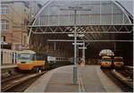 Links wartet ein HST 125 Class 43 auf die Abfahrt, recht etwas im Hintergrund stehen zwei weitere im Bahnhof Kings Cross.

19. Juni 1984