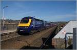 Der First Great Western (heute GWR) HST 125 Class 43 Triebzug nach London fährt ohne Halt durch Exeter St Thomas, doch der nächste Halt, Exeter St David, ist nicht weit.