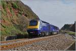 Ein Great Western Railway Class 43 HST 125 zwischen Dawlish und Dawlish Warren auf der Fahrt Richtung Exeter. 19. April 2016