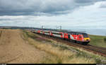 Ein Virgin Trains East Coast HST mit 43 208 an der Spitze aus Aberdeen nach London King's Cross am 20. August 2017 südlich von Berwick-upon-Tweed. <br>
Die HST verkehren auf der East Coast Main Line auf allen Linien von London über Edinburgh hinaus, wobei sie den grössten Teil der Strecke unter Fahrleitung zurücklegen. Aus diesem Grund werden die HST auf diesen Linien in den nächsten Jahren durch neue Class 800  Azuma  von Hitachi ersetzt, welche sowohl elektrisch wie auch mit Diesel verkehren können.