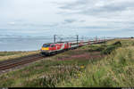 Virgin Trains East Coast 91 128 zieht am 20. August 2017 einen InterCity 225 von London King's Cross nach Edinburgh Waverley. Aufgenommen südlich von Berwick-upon-Tweed.