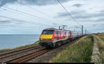 Virgin Trains East Coast 91 106 zieht am 20. August 2017 einen InterCity 225 von London King's Cross nach Edinburgh Waverley. Aufgenommen südlich von Berwick-upon-Tweed.