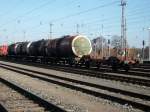 Umgespurte Russische Kesselwagen im Lumpensammler Mukran-Rostock Seehafen am 07.April 2010 ... Umgespurte Russische Kesselwagen im Lumpensammler Mukran-Rostock Seehafen am 07.April 2010 ...