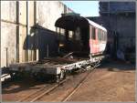 Gewollter Abbruch eines alten Speisewagens und gleich auch des Flachwagens ...