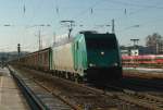 185 611-1 zieht am 03.02.2012 einen Schiebewadwagenzug durch Kaiserslautern  ...