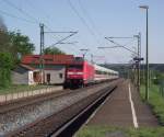 101 124-6 zieht am ...  Marius S. 06.06.2011