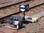 Ein niedriges Lichtsperrsignal und das Formsignal einer Gleissperre im Hagener ...