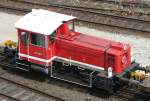 Die 335 210-1 rangiert ...  Eric Otten 05.07.2010
