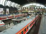 Blick in den Hamurger Hauptbahnhof   ...
