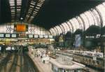 hamburg-hauptbahnhof Innenansicht der Halle des Hamburger Hauptbahnhofs (August 2000)
