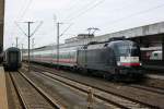 ES64U2-074 mit einem IC nach Hamburg am 12.3.10 in Hannover ...