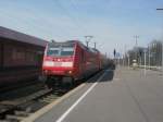 Hier 146 125-0 mit ...  Alexander Borchardt 04.05.2010