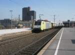 Hier ES64 F4-203 der ITL mit einem G�terzug in Richtung ...