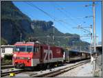 HGe 4/4 101 961 der Zentralbahn steht mit einem Interegio ...