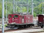 hge-4-4 MGB - Zahnradlok HGe 4/4  33 bei Rangierfahrz im Deopt/Werkst�tteareal in brig am 10.05.2010 .... das Bild wurde aus einem vorbeifahrenden Regio Visp - Brig - G�schene hinaus gemacht