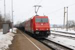 HGK 2063 (185 605-3) mit Kesselwagen am 23.02.2010 durch Passow ...
