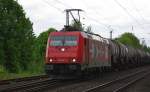 185 587-3 mit einem Kesselwagenzug in Fahrtrichtung Norden. Aufgenommen am ...