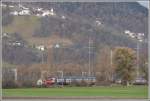 IC2000 IC 565  saust unterhalb der Kirche Mastrils Richtung Chur. (22.11.2009)