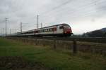 IC2000 Am 13.12.09 f�hrt der IC 573 von Reichenburg Richtung Bilten.