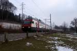 IC2000 Der IR 2313 n�hert sich am 9.2.10 Baar.