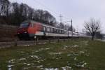 Ein verst�rkter Interregio n�hert sich am 9.2.10 Baar.  ...