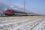 Ein mit 7 Wagen verst�rkter IC 2000 f�hrt am 14.2.10 ...