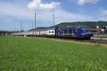 Re 460 050-8 mit einem IC 2000 auf dem Weg ...