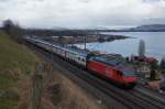 Am 22.1.12 zieht die Re 460 005-2 den IC 818 ...