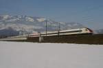 icn RABDe 500 018-7 l�sst am 16.2.10 die L�rmschutzw�nde in Steinen hinter sich.