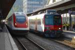 Biel/Bienne, PB. Ein ICN mit Kurs nach Z�rich f�hrt soeben ...