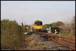 VT 2802 von Irishrail am 8.4.2017 am Ortsrand von Gort auf dem Weg nach Limerick.