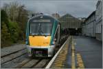 Heute fahren Class 22 000 Intercity-Züge im Zweistundentakt zwischen Galway und Dublin.
Hier der 22 308 mit einem weiteren kurz vor der Abfahrt nach Dublin in Galway.

25. April 2013