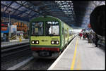 Dart Triebwagen 8605 nach Malahide steht abfahrbereit am 8.4.2017 im Bahnhof Pearse Station.