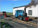 Im Museumsbahnhof Giant's Causeway rangiert die 1949 gebaute Barclay 0-4-0WT N° 3  Shane . Das kleine Lokomotivchen der Giants Causeway and Bushmills Railway wird mit Torf befeuert und raucht entsprechend stark.
 
22. September 2007